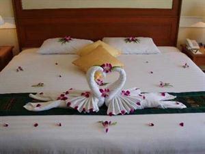 3861-312330-Romantic-bedroom- ...