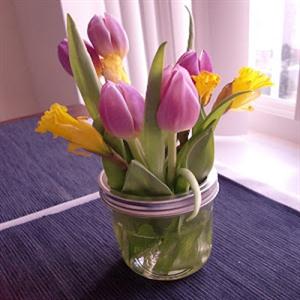 Flower arrangement for bathroom